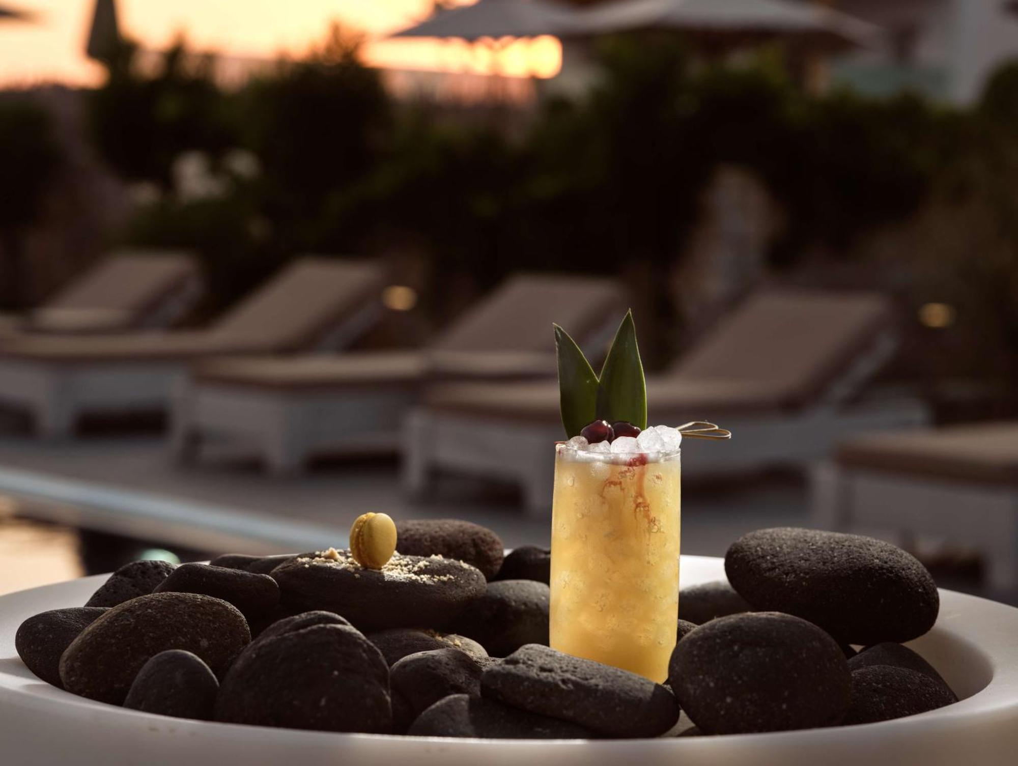 Sea Breeze Santorini Beach Resort, Curio By Hilton Agios Georgios  Exterior photo