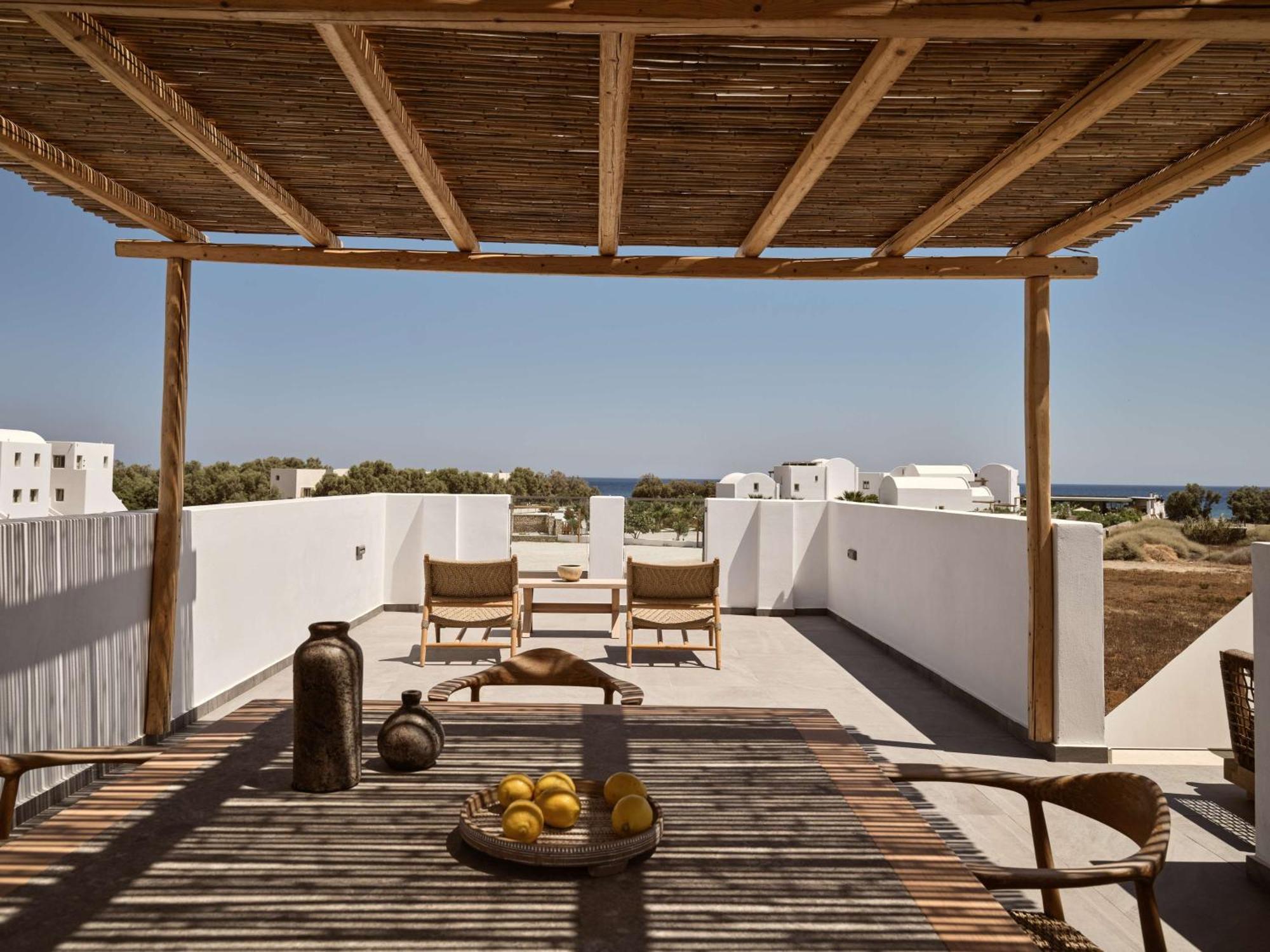 Sea Breeze Santorini Beach Resort, Curio By Hilton Agios Georgios  Exterior photo